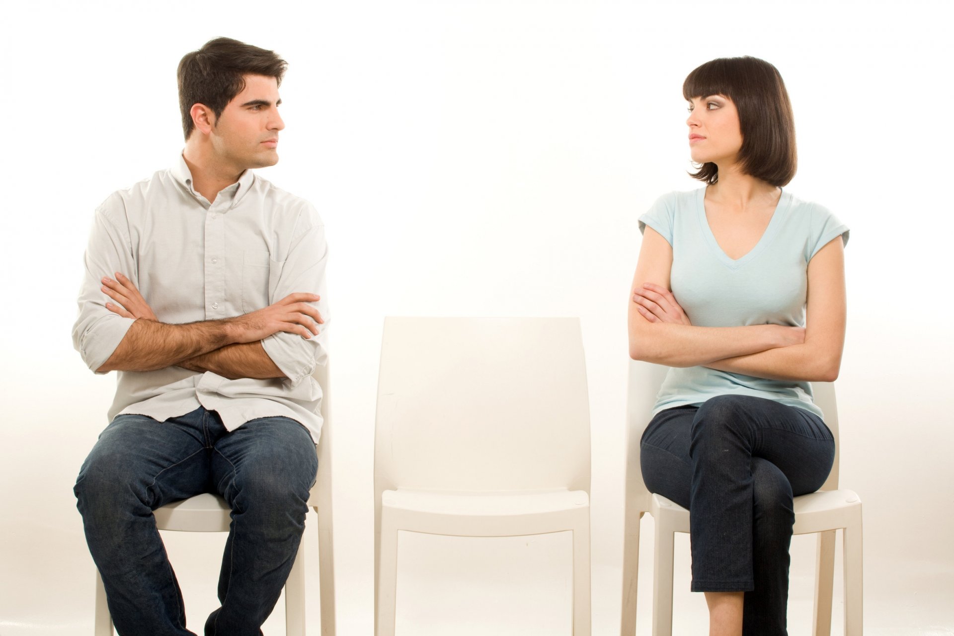 Khảo sát hôn nhân: Nhắn tin càng nhiều, mối quan hệ càng bất ổn?