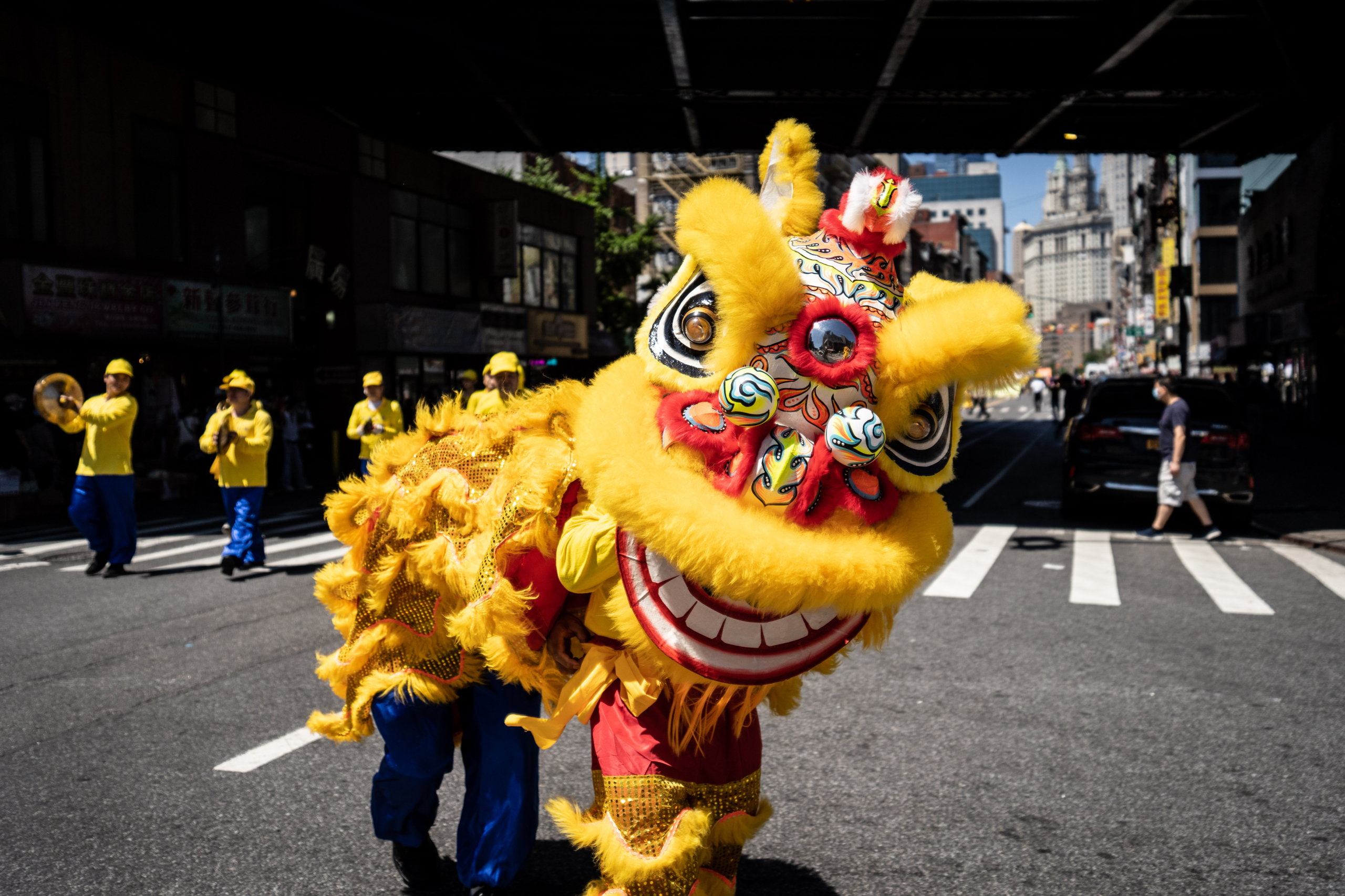 New York: Hàng trăm người quy tụ tại Khu Phố Tàu để phơi bày cuộc đàn áp Pháp Luân Công