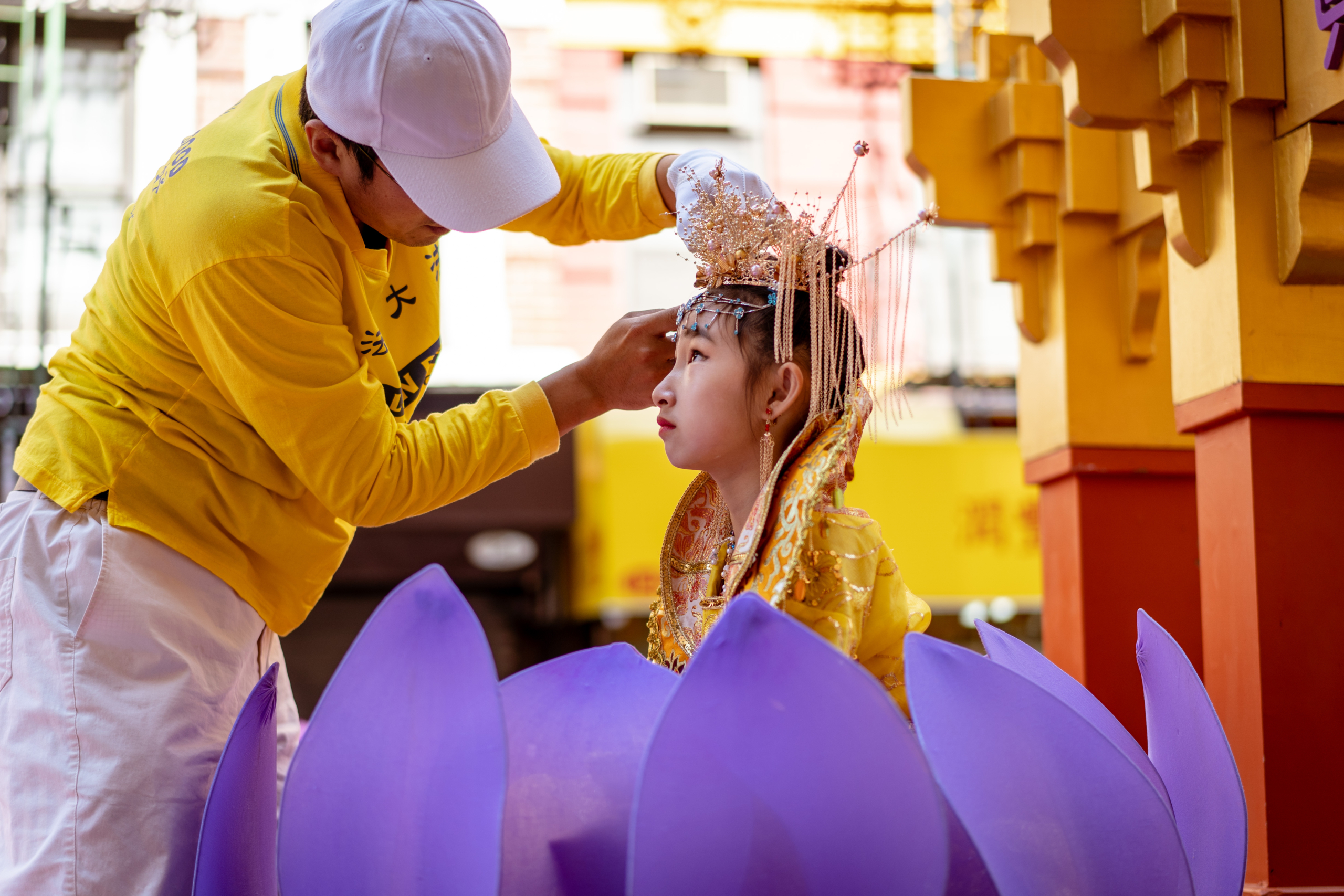 New York: Hàng trăm người quy tụ tại Khu Chinatown để phơi bày cuộc đàn áp Pháp Luân Công