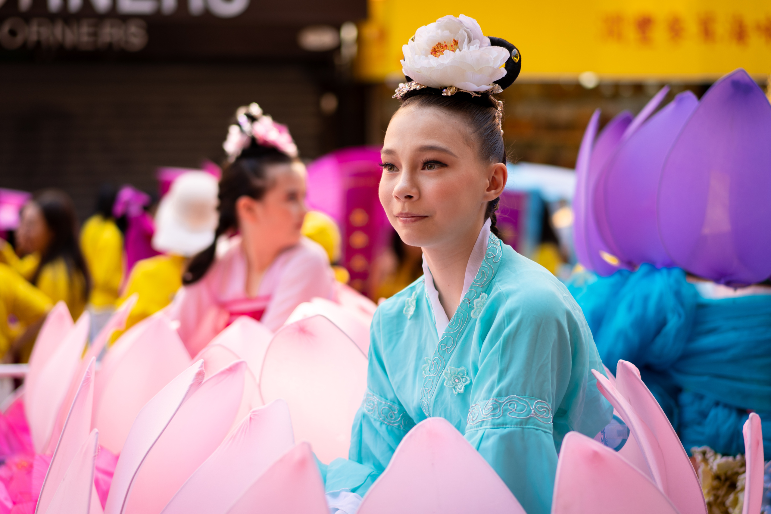 New York: Hàng trăm người quy tụ tại Khu Chinatown để phơi bày cuộc đàn áp Pháp Luân Công