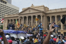 Đảng đối lập của Sri Lanka họp mặt để thiết lập chính phủ mới trong bối cảnh hỗn loạn