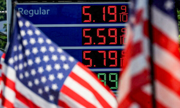 Giá xăng trung bình Hoa Kỳ có thể giảm xuống 3.99 USD/gallon vào giữa tháng 8