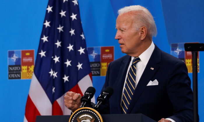 TT Biden: Người lái xe ở Hoa Kỳ sẽ phải trả nhiều tiền xăng hơn cho đến khi cuộc chiến Nga-Ukraine kết thúc