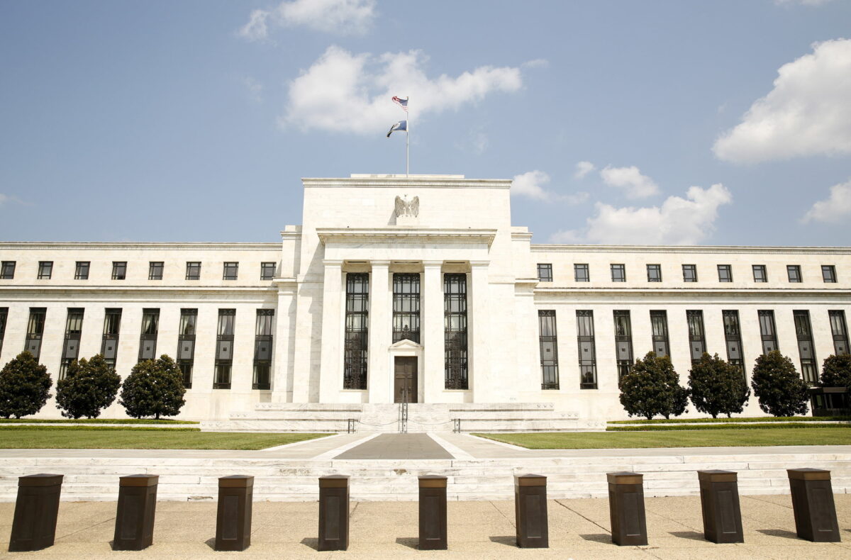 Đợt tăng lãi suất tháng 7 sẽ làm tăng 6.4 tỷ USD lãi thẻ tín dụng trong khi hầu hết người dân không tán thành Fed
