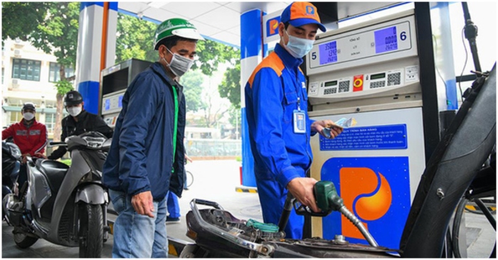 Tin Việt Nam ngày 5/7: Ngân sách tăng thu hơn 9,000 tỷ đồng nhờ giá xăng, dầu tăng mạnh; Trung Quốc lại dừng thông quan cửa khẩu Kim Thành