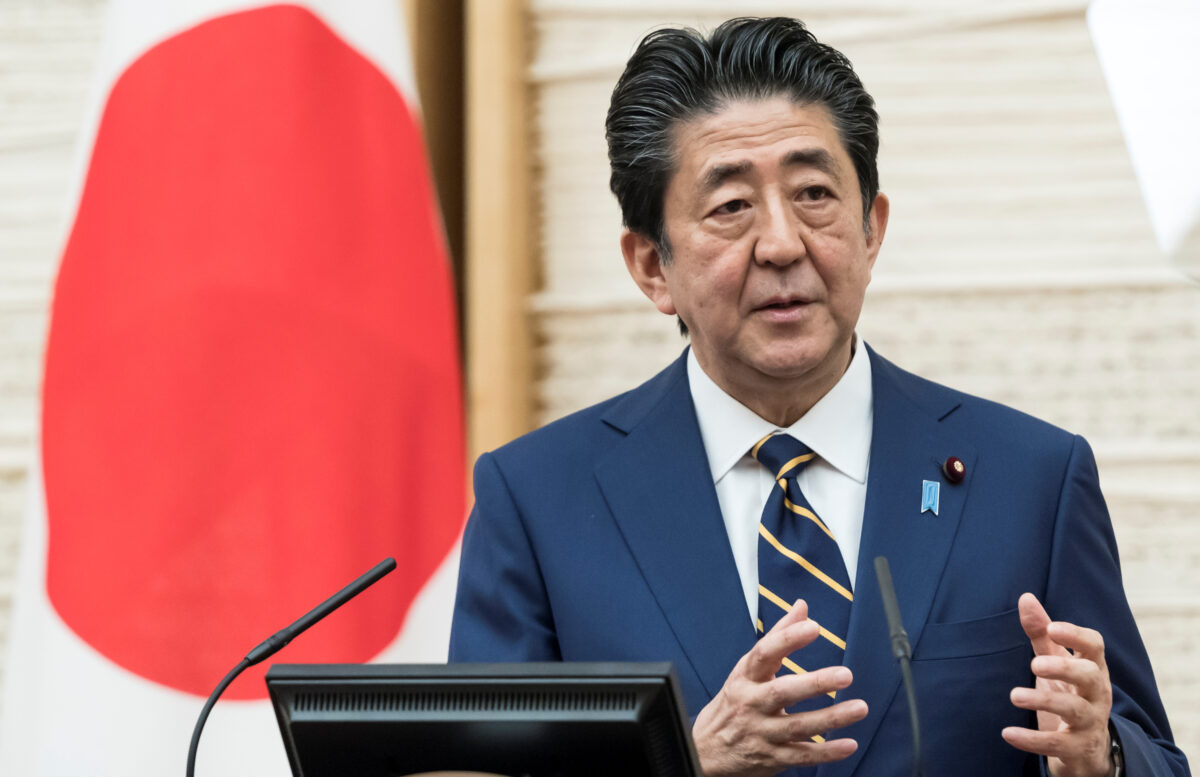 Cựu Thủ tướng Nhật Bản qua đời sau khi bị bắn