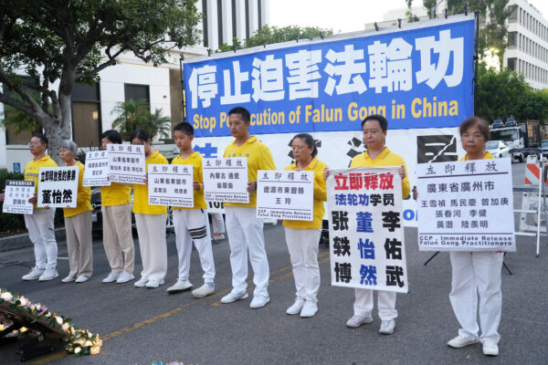 Los Angeles: Lễ tưởng niệm các nạn nhân cuộc đàn áp Pháp Luân Công trước Lãnh sự quán Trung Quốc