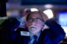 Nền kinh tế Hoa Kỳ rơi vào suy thoái kỹ thuật trong bối cảnh lạm phát đè nặng lên tăng trưởng