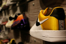 Các nhà bán lẻ Hoa Kỳ tại Trung Quốc lao đao giữa bối cảnh phong tỏa, kinh tế suy yếu, và chủ nghĩa dân tộc