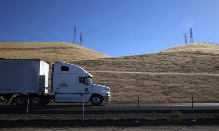 70,000 chủ sở hữu xe tải độc lập ở California phải ngừng kinh doanh theo luật mới của tiểu bang