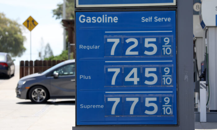 Các thành phố ở California cấm các trạm xăng mới khi giá xăng lên tới 6.10 USD/gallon