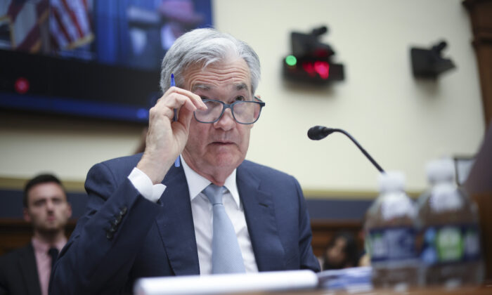 Chuyên gia: ‘Vòng xoáy tử thần’ của nợ đang cận kề sẽ buộc Fed khởi động lại máy in tiền sớm hơn