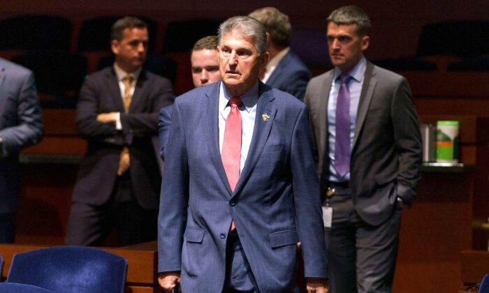 Ông Manchin cho biết đã đạt được thỏa thuận với ông Schumer về phiên bản mới của dự luật BBB