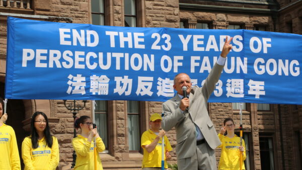 Toronto: Học viên Pháp Luân Công tổ chức cuộc diễn hành quy mô lớn, kêu gọi chấm dứt cuộc bức hại ở Trung Quốc