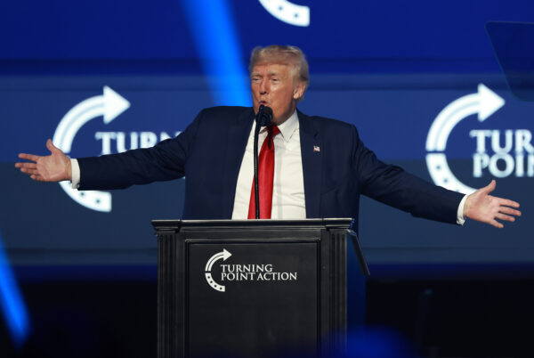 Cựu TT Trump gợi ý về việc tranh cử tổng thống tại một Hội nghị thượng đỉnh của thanh niên