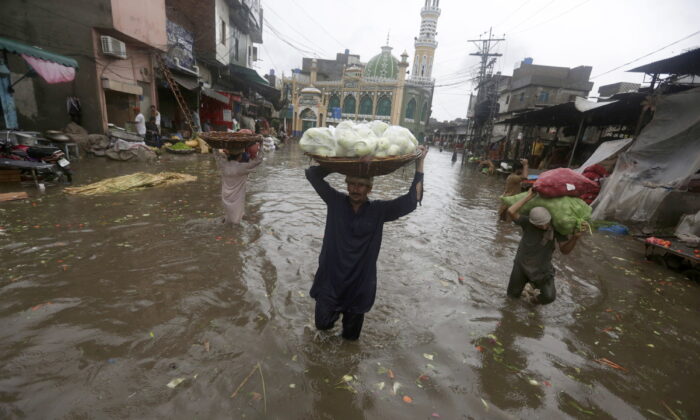 Pakistan: Hơn 900 người thiệt mạng vì lũ lụt, chính phủ ban bố tình trạng khẩn cấp