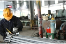 Tin Việt Nam ngày 4/8: Giá thép giảm lần thứ 12 liên tiếp, Bộ Tài trình Chính phủ giảm thuế nhập khẩu với xăng