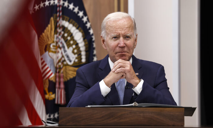 Tổng thống Biden đang phá hủy nền kinh tế. Điều đó có chủ đích không?