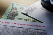 Thanh toán kích thích chi tiêu và hoàn thuế sẽ tới các tài khoản nhà băng vào tháng sau