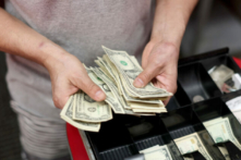 Hoa Kỳ: Lĩnh vực dịch vụ tăng trưởng khi nguồn cung và áp lực giá giảm bớt