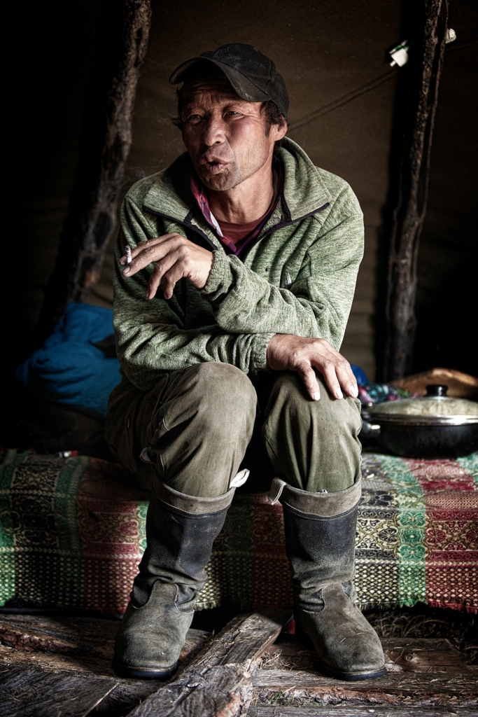 Nhiếp ảnh: Cuộc sống của những người chăn tuần lộc ở vùng biên giới Mông Cổ và Siberia