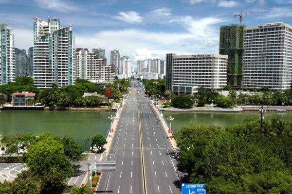 Trung Quốc: 80,000 khách du lịch mắc kẹt ở đảo Hải Nam vì COVID-19