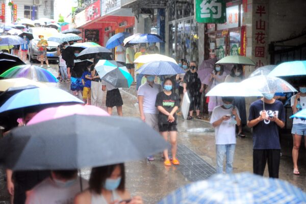 Trung Quốc: 80,000 khách du lịch mắc kẹt ở đảo Hải Nam vì COVID-19