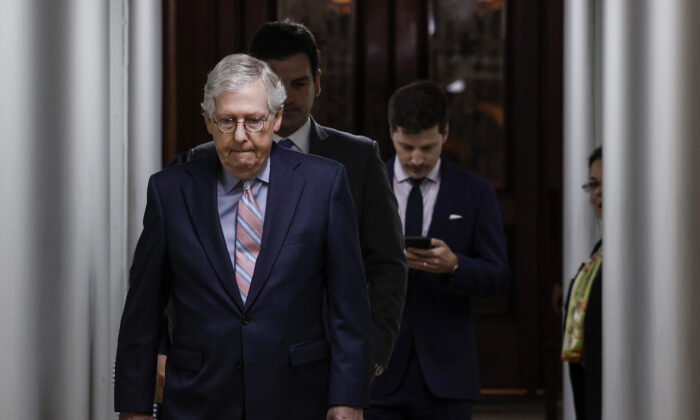 TNS McConnell từ chối đáp lại lời chỉ trích bà Elaine Chao của cựu TT Trump