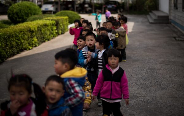 Chuyên gia: Hướng dẫn khuyến khích sinh thêm con tiết lộ vấn đề dân số ‘nghiêm trọng’ ở Trung Quốc 