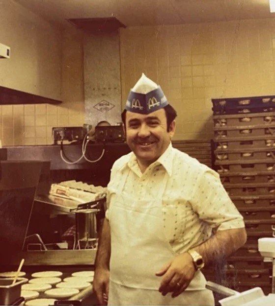Ông chủ tuyệt vời: Cựu nhân viên McDonald’s trả lương cho nhân viên trong lúc đóng cửa trùng tu nhà hàng