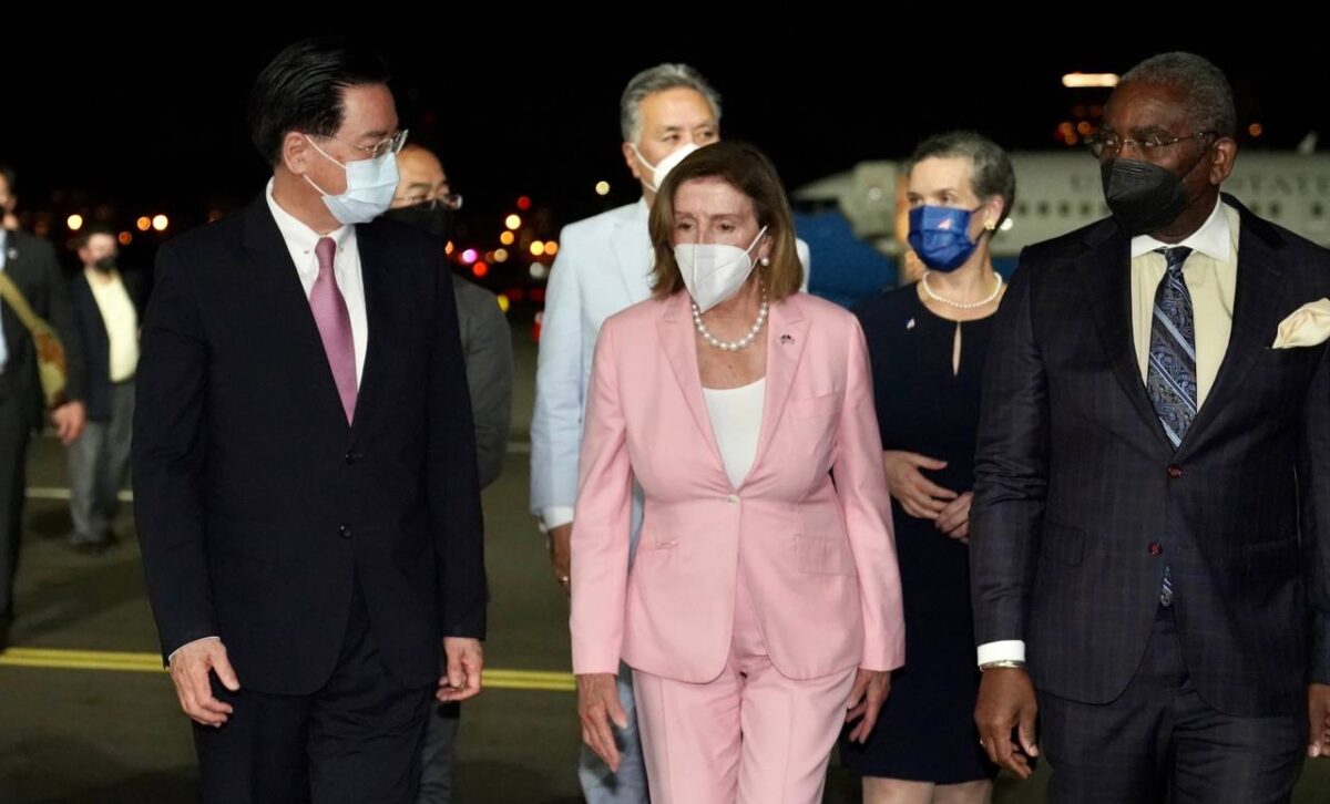 Bà Pelosi đến Đài Loan trong bối cảnh Trung Quốc đe dọa bạo lực quân sự