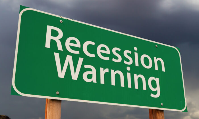 Khảo sát: Ngày càng nhiều kinh tế gia dự đoán suy thoái sẽ xảy ra vào giữa năm tới