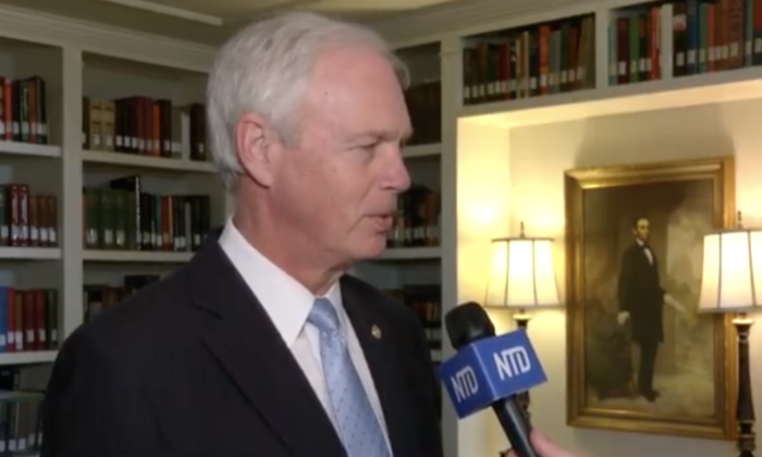 TNS Ron Johnson: ‘Chúng ta có một hệ thống y tế mục nát ở đất nước này’