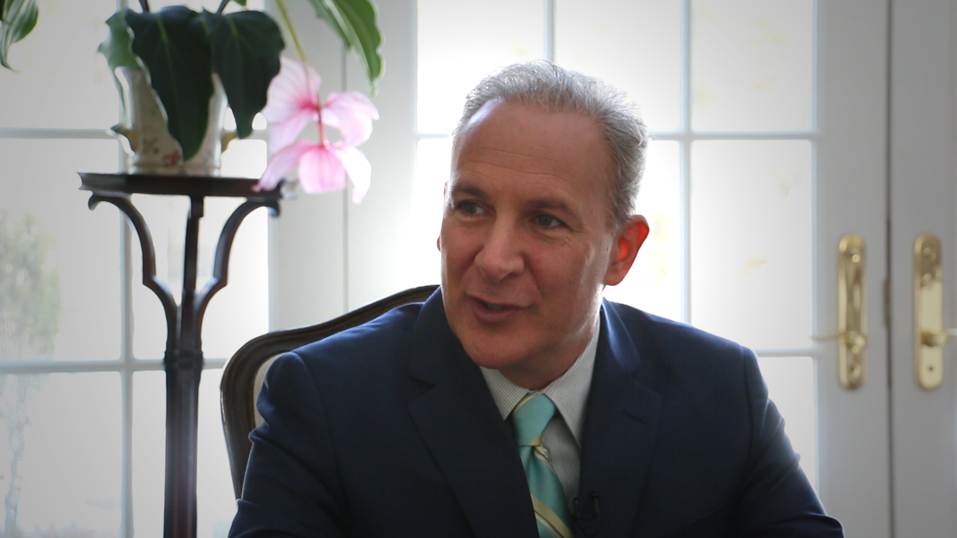 Ông Peter Schiff: Nền kinh tế Hoa Kỳ sẽ trải qua hàng thập niên trong ‘khủng hoảng kèm lạm phát’