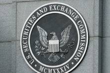 Chủ tịch SEC cảnh báo các công ty Trung Quốc phải chơi theo luật nếu không muốn phải đối mặt với hủy niêm yết