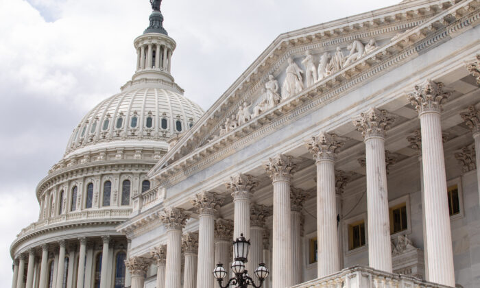 Thượng viện thông qua dự luật về khí hậu và y tế của Đảng Dân Chủ