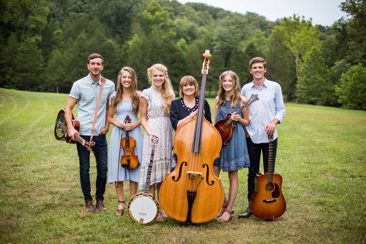 Một gia đình từ tiểu bang Missouri mang âm nhạc dân gian Mỹ tới khán giả toàn cầu