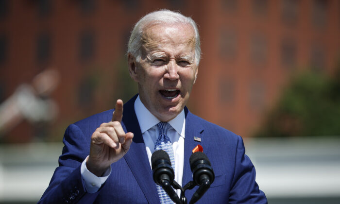 TT Biden và Chủ tịch Hạ viện Pelosi tuyên bố ‘dữ liệu’ sai về lệnh cấm ‘vũ khí tấn công’
