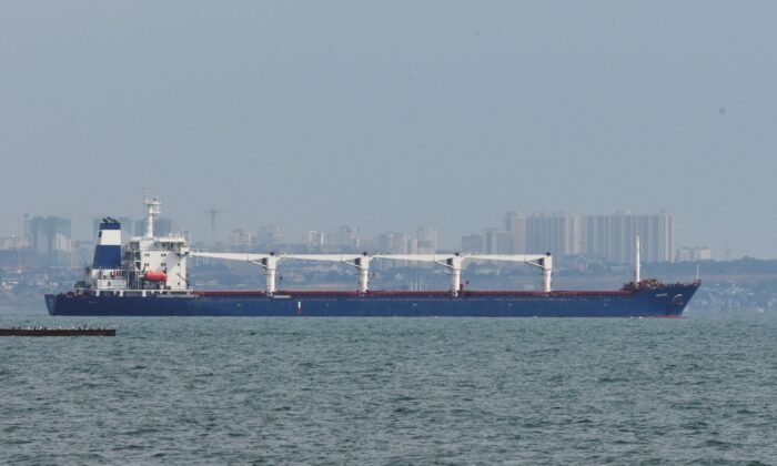 Con tàu đầu tiên chở ngũ cốc Ukraine rời cảng Odesa