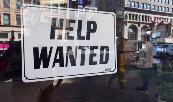 Hoa Kỳ: Cơ hội việc làm chạm mức thấp nhất trong chín tháng khi nhu cầu lao động giảm