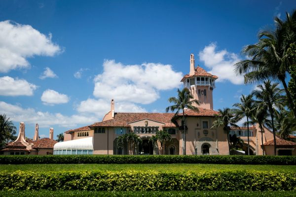 Gia đình ông Trump phản ứng trước cuộc đột kích của FBI vào tư dinh Mar-a-Lago