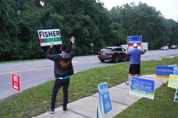 Hy vọng gạt bỏ được ông DeSantis vào mùa thu, Đảng Dân Chủ Florida lựa chọn giữa cái cũ và cái mới