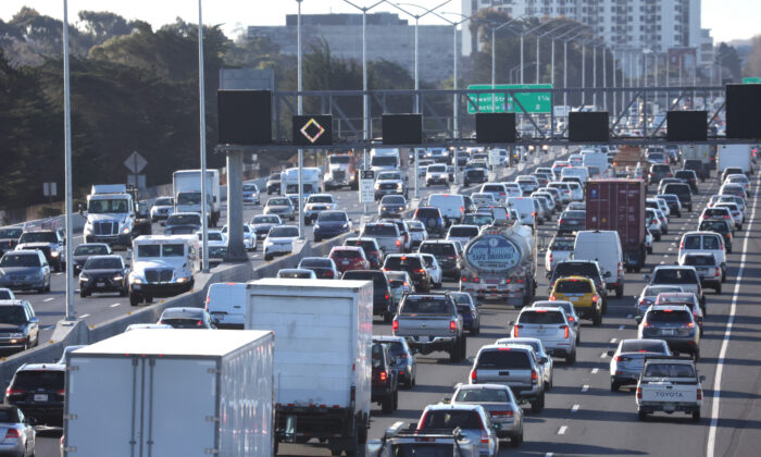 California phê chuẩn kế hoạch cấm bán xe mới chạy bằng xăng từ cuối năm 2035