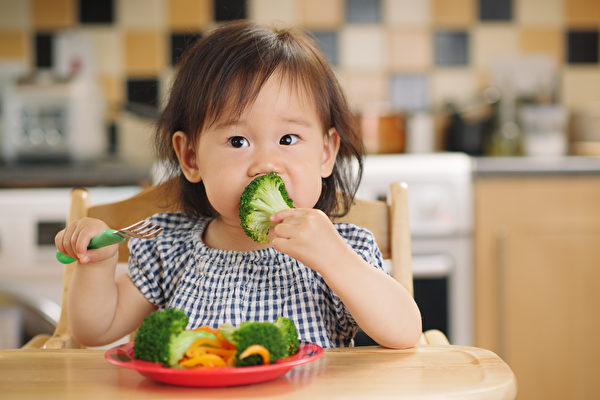 Phòng bệnh cho trẻ: Cần bổ sung 2 dưỡng chất, chú ý các thực phẩm tổn hại khả năng miễn dịch