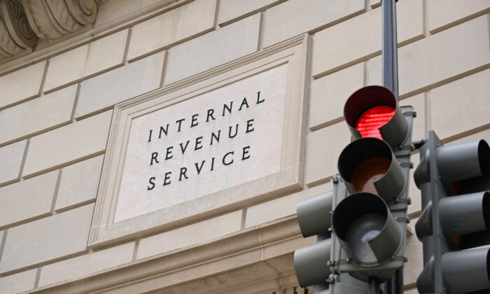 IRS công bố nhầm thông tin bí mật của 120,000 người nộp thuế