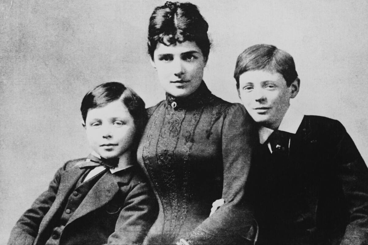 Mẹ và con trai: Bà Jennie Churchill và Thủ tướng Anh Winston Churchill