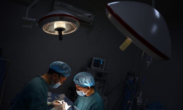 Báo cáo: Nguồn tạng cấy ghép của Trung Quốc có thể đến từ người sống