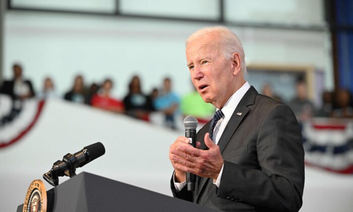 Chính phủ TT Biden quyết định không bắt buộc chích ngừa với các nhà thầu liên bang