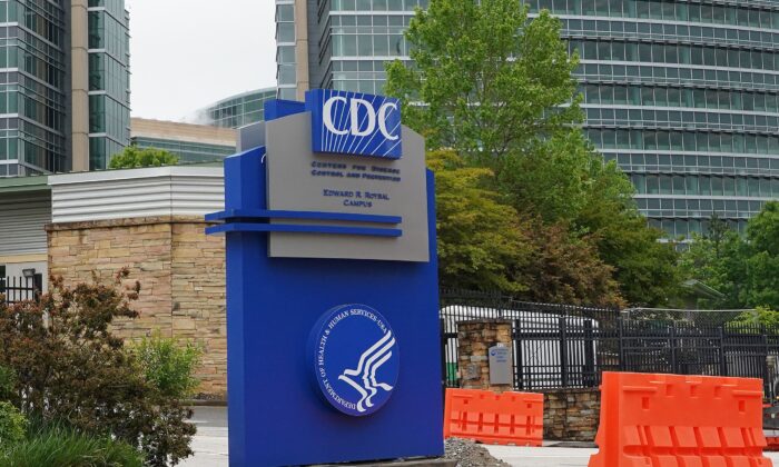 Thư điện tử: CDC cung cấp cho Facebook thông tin sai lệch về vaccine COVID-19