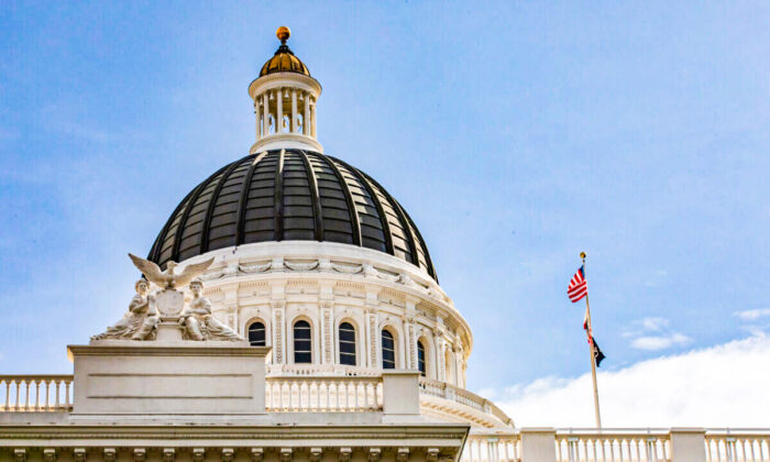 California: Đảng Dân Chủ thông qua dự luật để trở thành tiểu bang trú ẩn cho người chuyển giới